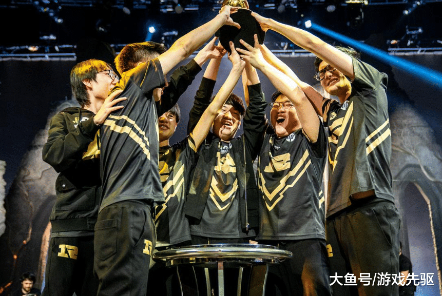 RNG引发争议！，德罗巴官方宣布表现优异新规再创辉煌时刻